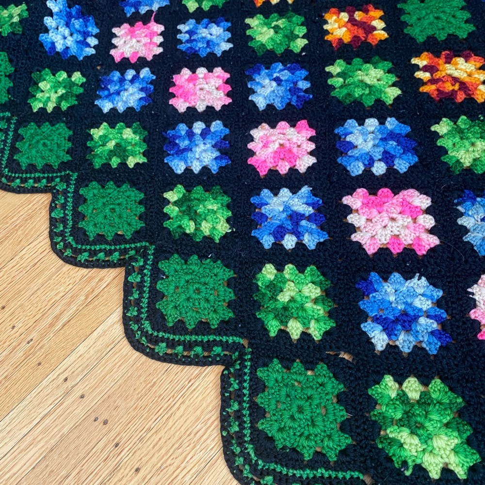 Vintage multi color crochet oblong accent blanket - Picture 4 of 8